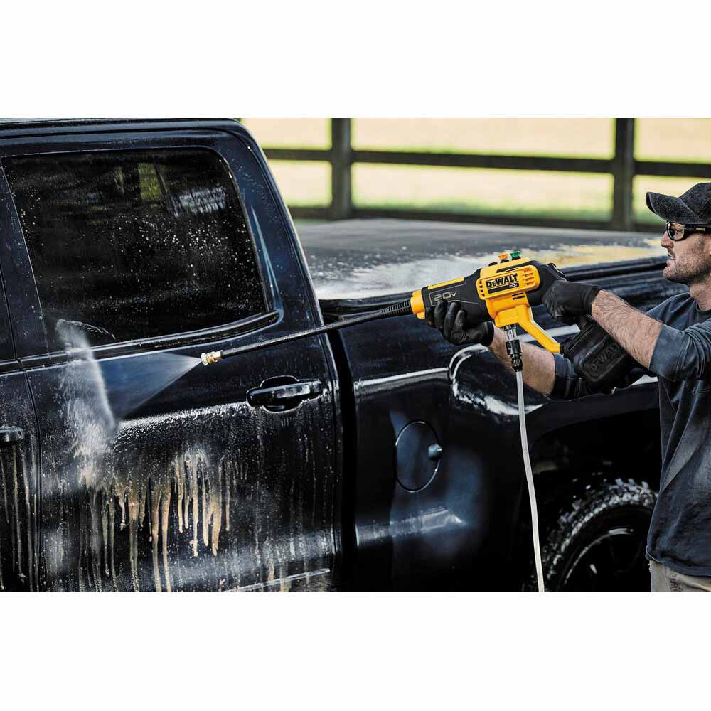 DeWalt DCPW550P1 20V Max 550 PSI Power Cleaner Kit - 10