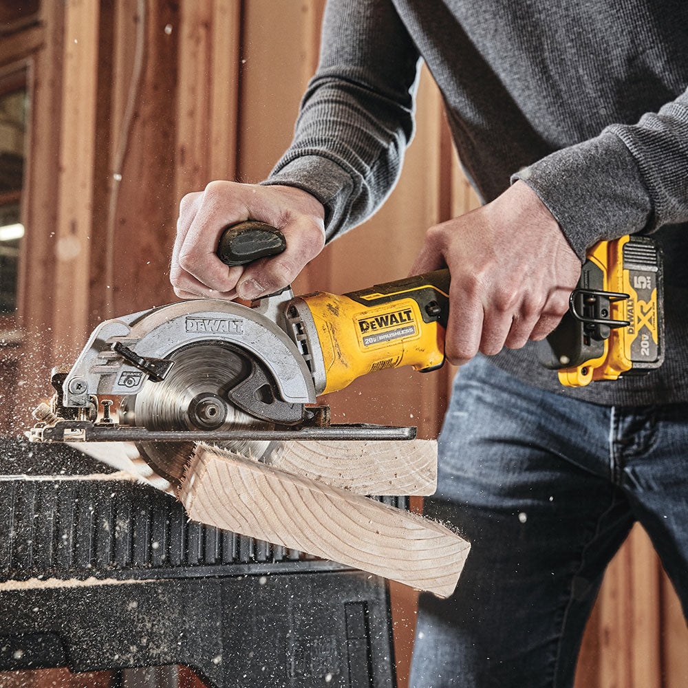 DeWalt DCS571P1 ATOMIC 20V MAX* Brushless 4-1/2" Cordless Circular Saw Kit - 3