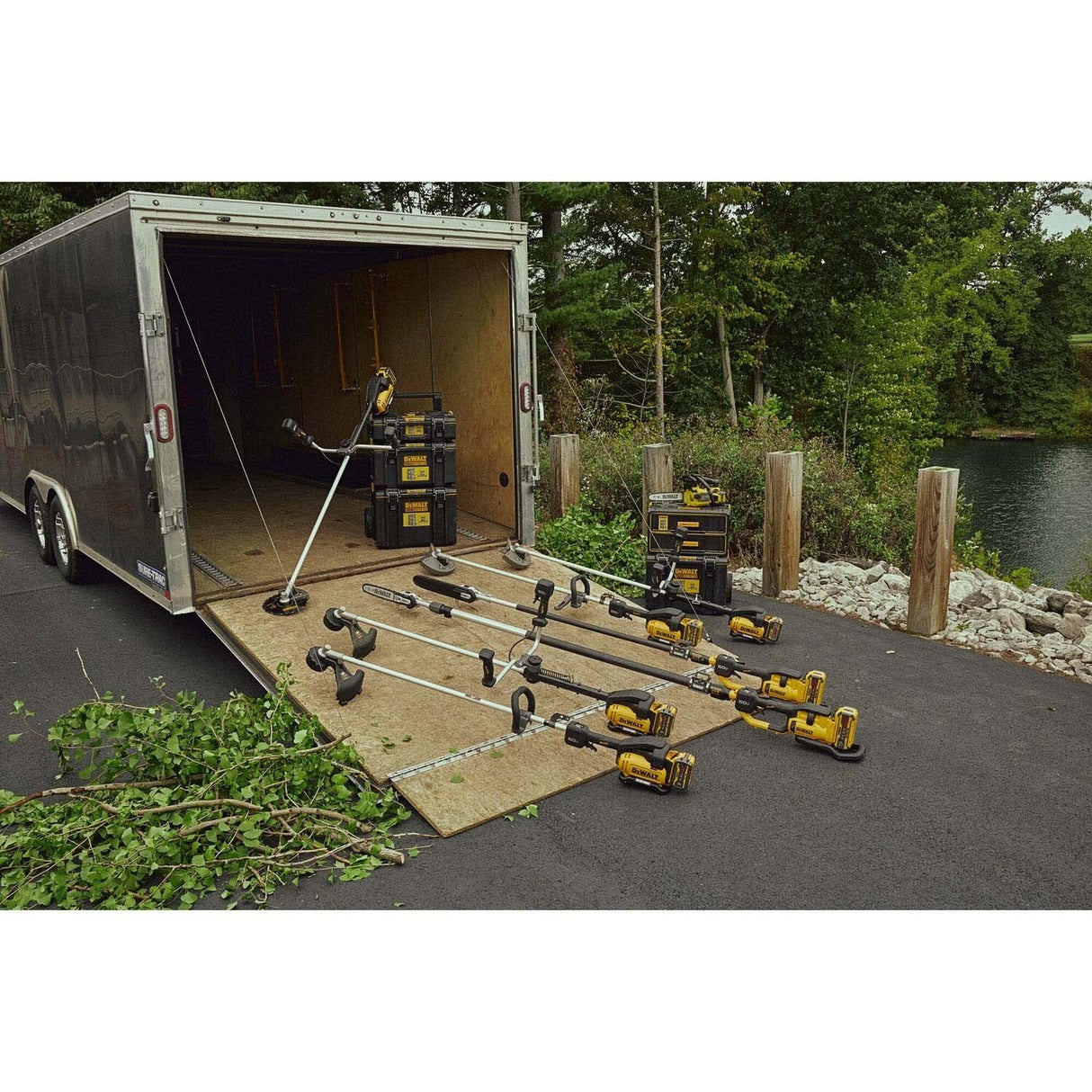 DeWalt DCST980X2 60V MAX Brushless 17.5 in. String Trimmer Kit with LED Display and D-Ring Handle (2 Batteries) - 9