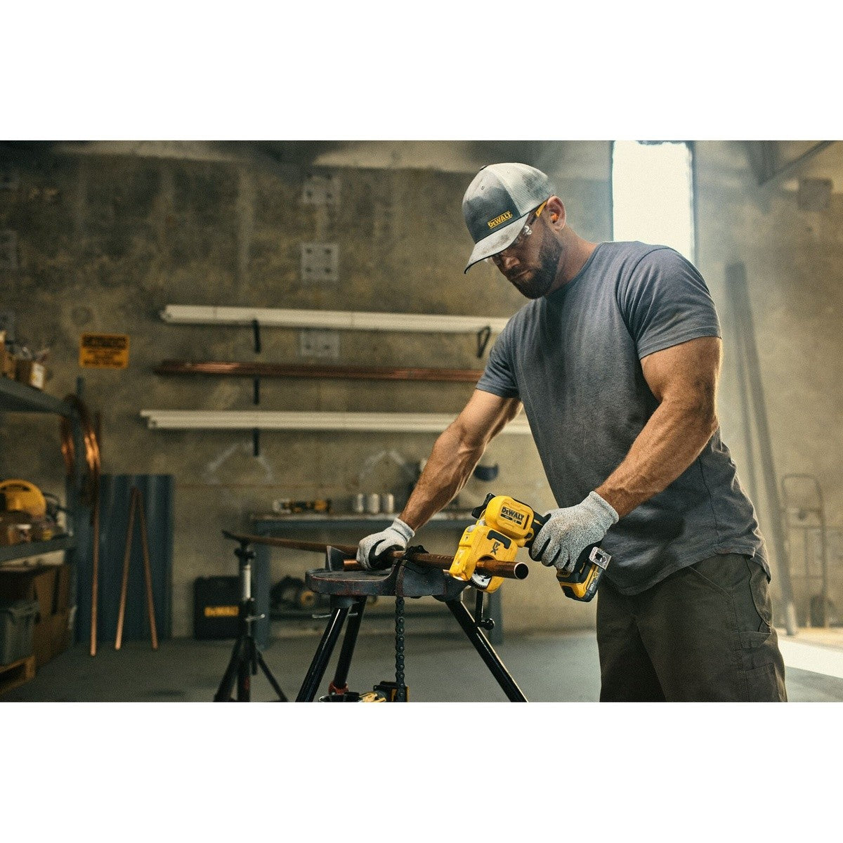 DeWalt DCE154E1 20V MAX XR 1-1/4" Copper Tubing Cutter Kit - 9