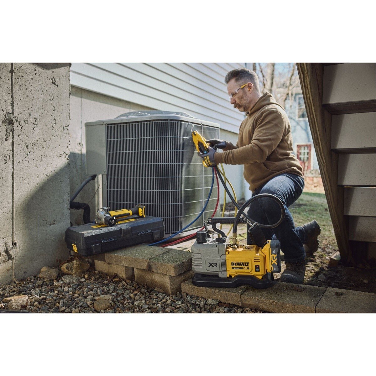 DeWalt DCE510WW1 20V MAX XR 5 CFM Cordless Vacuum Pump Kit - 10