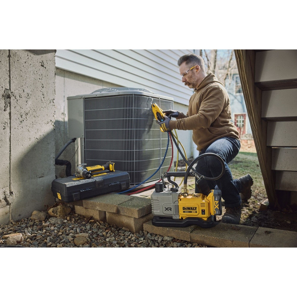 DeWalt DCE510WW1 20V MAX XR 5 CFM Cordless Vacuum Pump Kit - 10