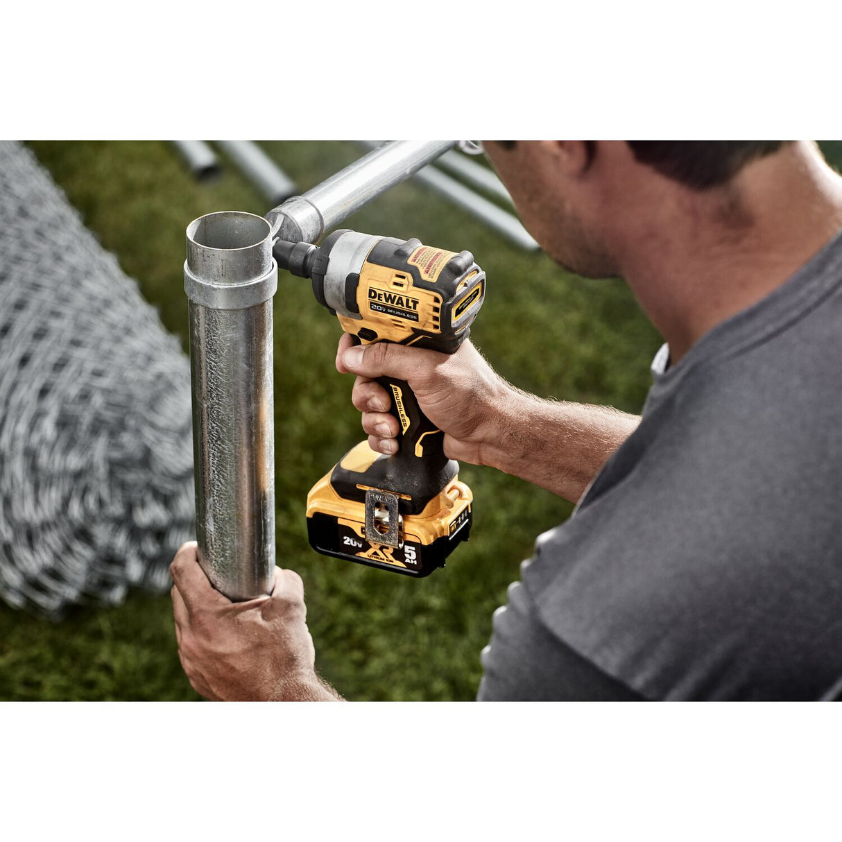 DeWalt DCF911P2 20V MAX* 1/2 in. Cordless Impact Wrench with Hog Ring Anvil Kit - 4