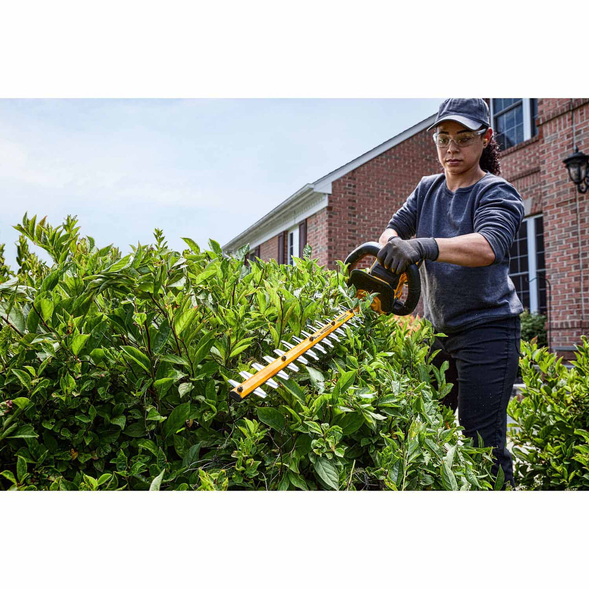 DeWalt DCHT870B 60V MAX* 26 in. Brushless Cordless Hedge Trimmer (Tool Only) - 5