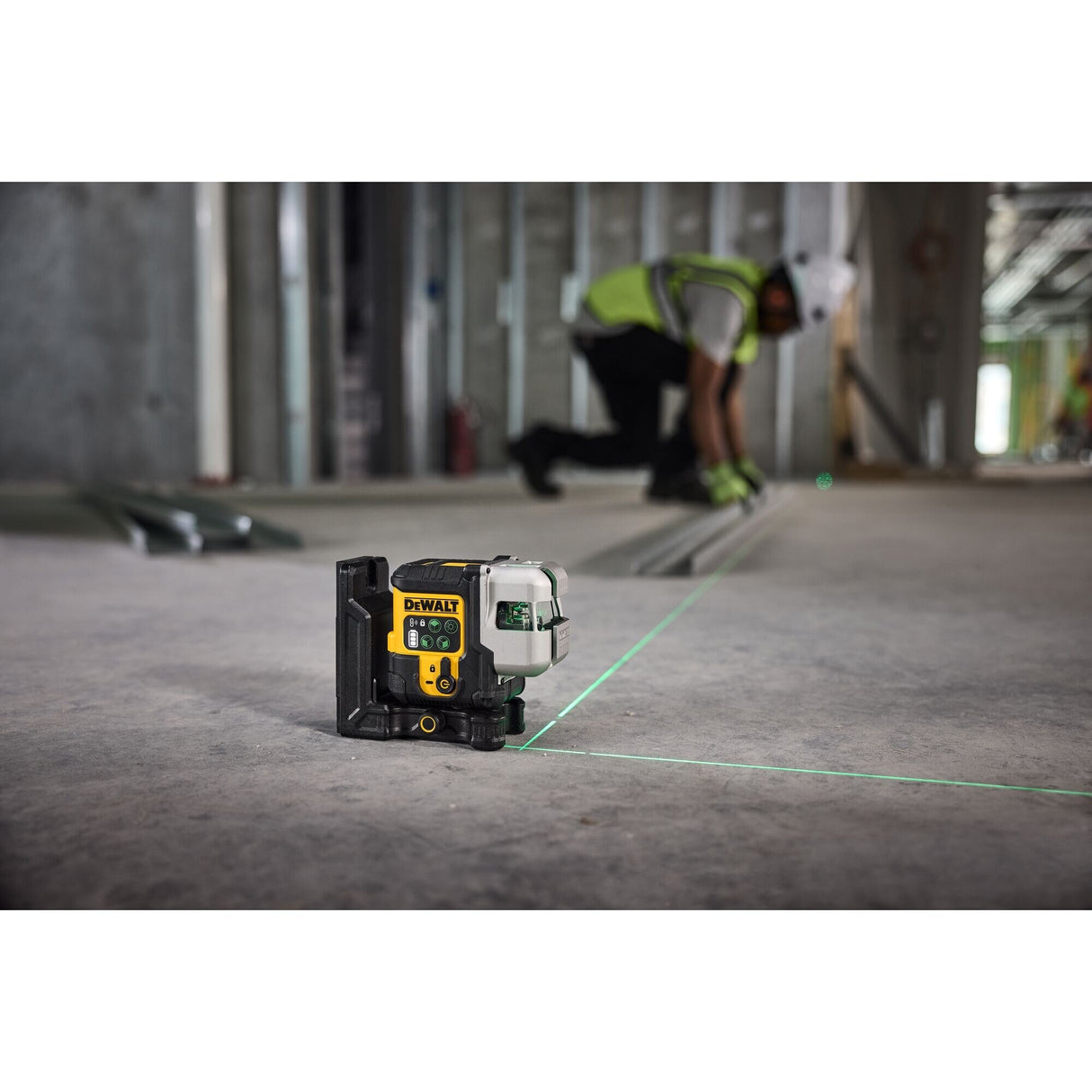 DeWalt  DCLE14301GB USB Rechargeable Green 3X180Line Laser Base Kit - 4