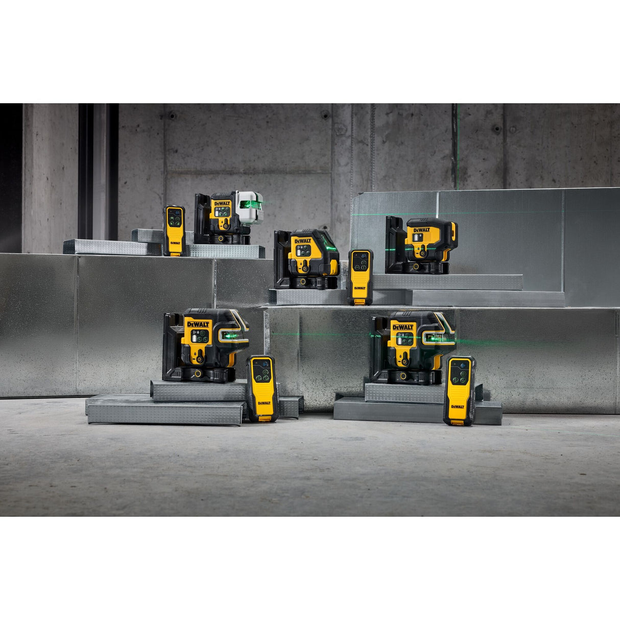 DeWalt  DCLE14301G USB Rechargeable Green 3X180Line Laser Kit - 5