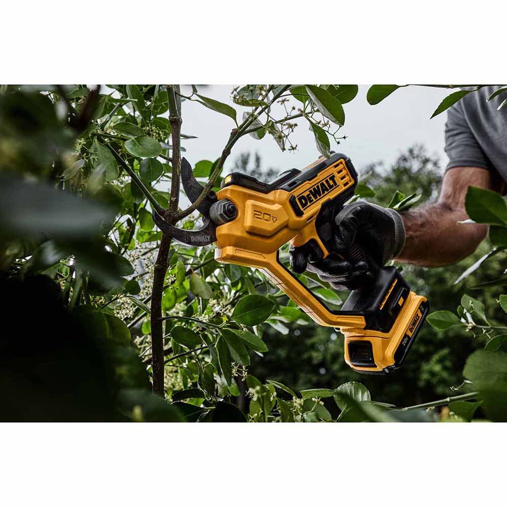 DeWalt DCPR320B 20V MAX* 1-1/2 in. Cordless Pruner (Tool Only) - 8