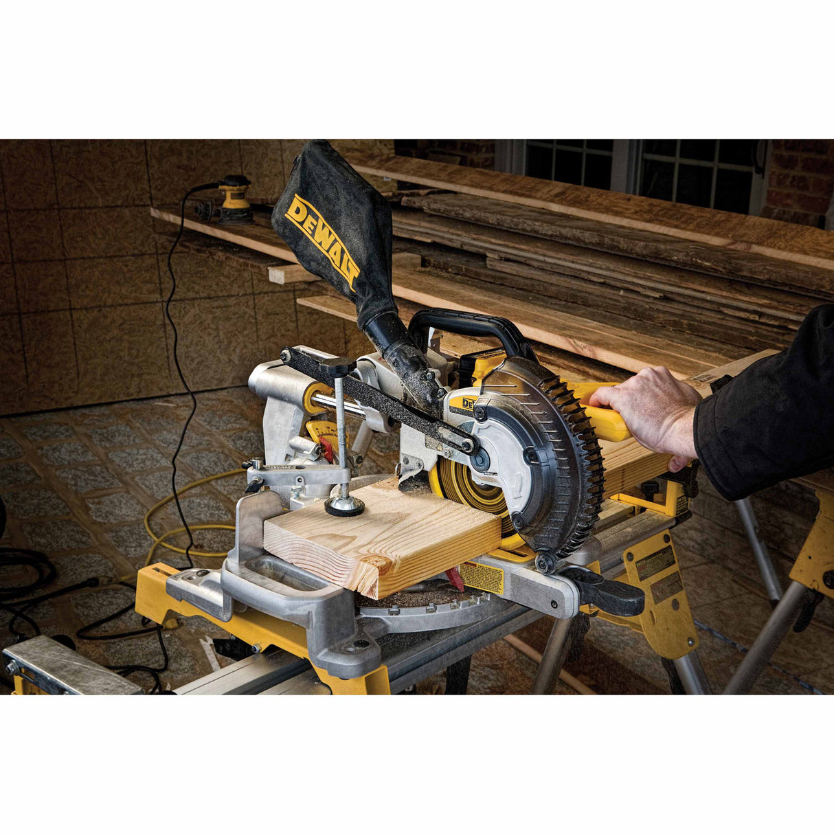 DeWalt DCS361M1 20V MAX 7-1/4" Cordless Sliding Miter Saw Kit - 10