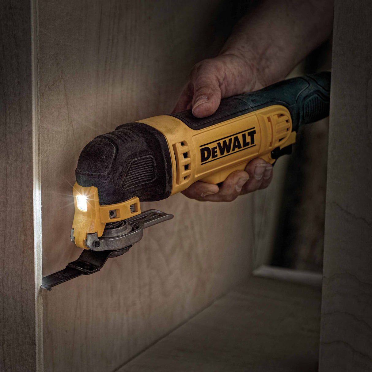 DeWalt DWE315K 3 Amp Oscillating Multi-Tool Kit, 29-Piece - 6