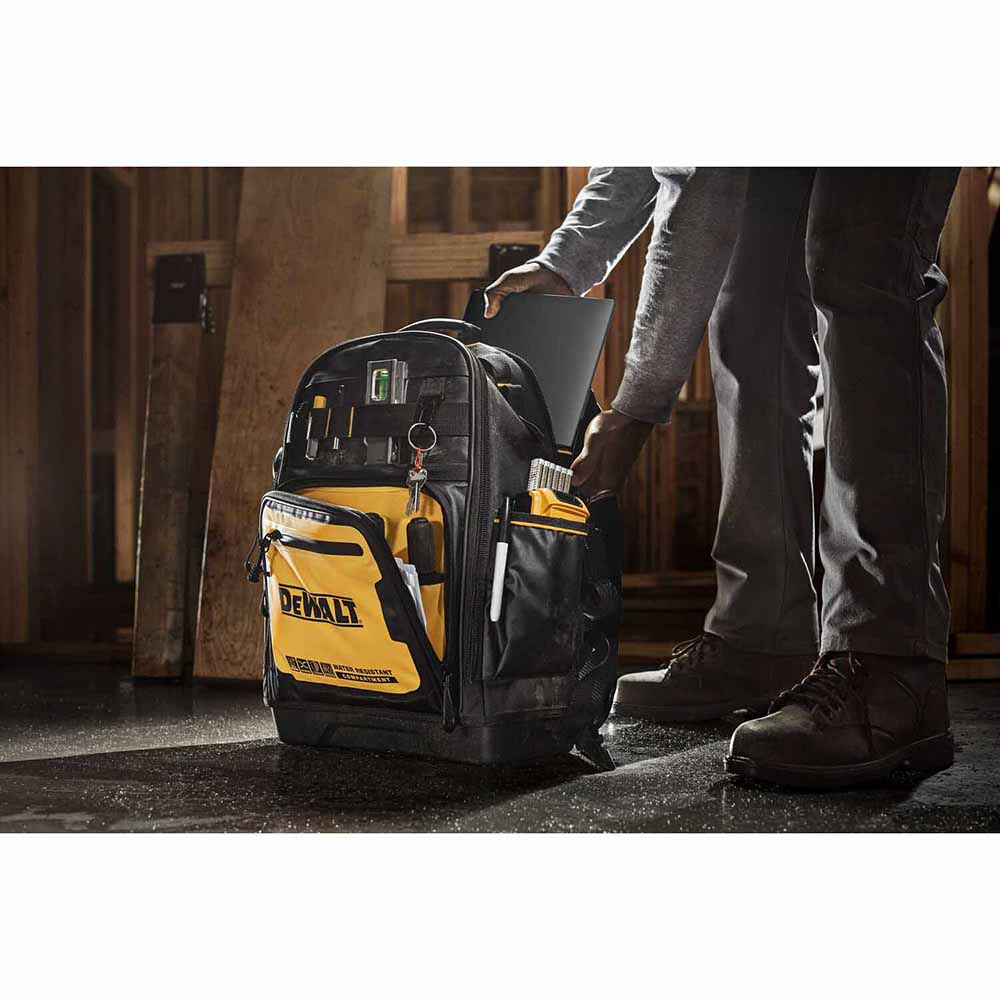 DeWalt DWST560102 Pro Backpack - 18