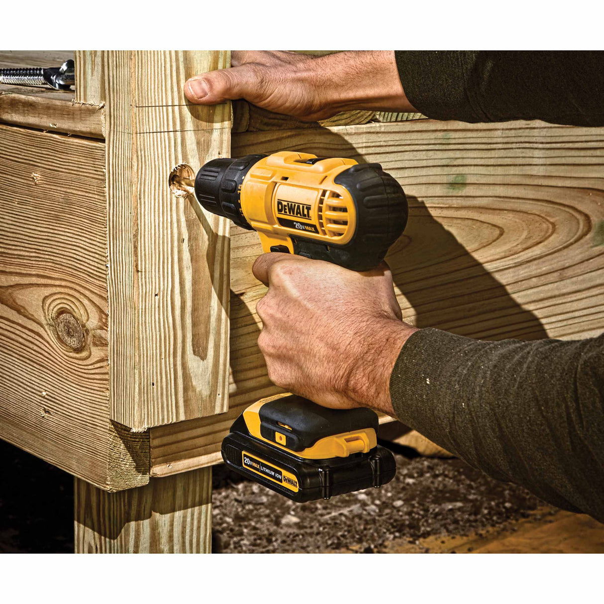 DeWalt DCD771C2 20V MAX Li-Ion Compact Drill/Driver Kit - 5