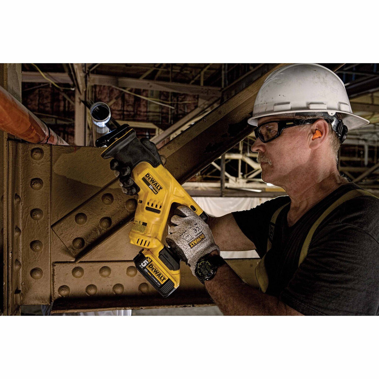 DeWalt DCS387P1 20V MAX Compact Reciprocating Saw Kit - 4