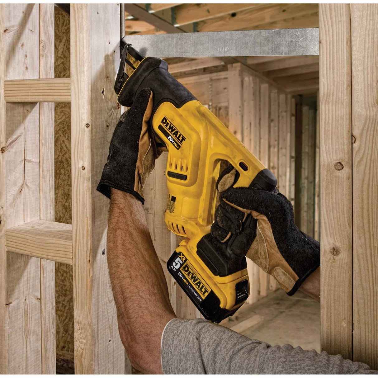 DeWalt DCS387P1 20V MAX Compact Reciprocating Saw Kit - 8