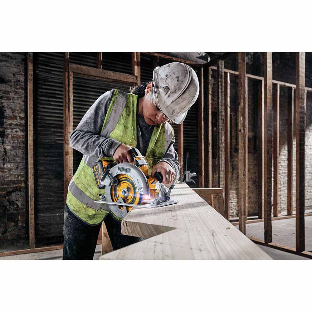 DeWalt DCS573B 20V MAX FLEXVOLT 7-1/4" Circular Saw - 16