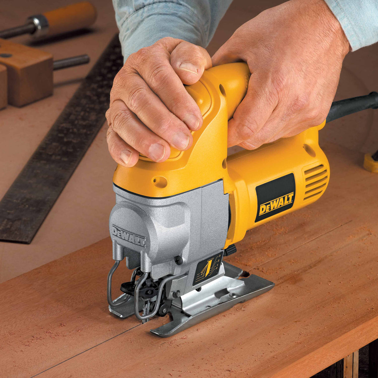 DeWalt DW317K Heavy-Duty Compact Jig Saw Kit - 4