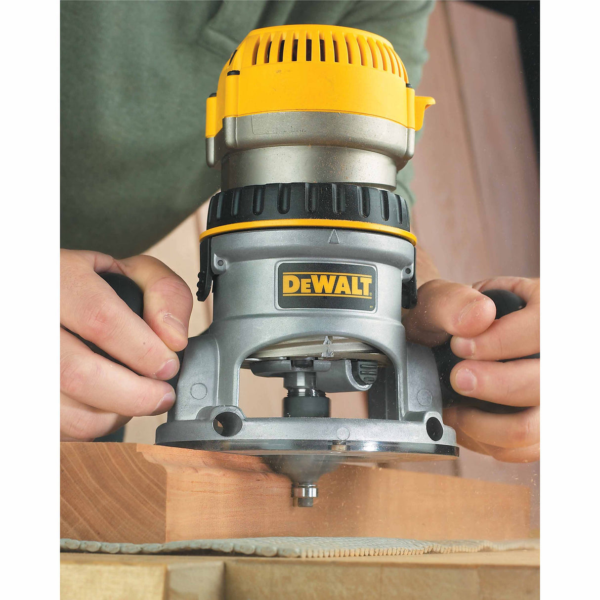 DeWalt DW618 - 2