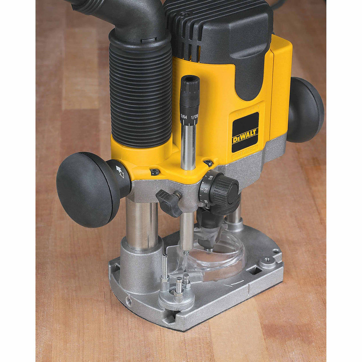 DeWalt DW621 Heavy-Duty 2 HP EVS Plunge Router - 10