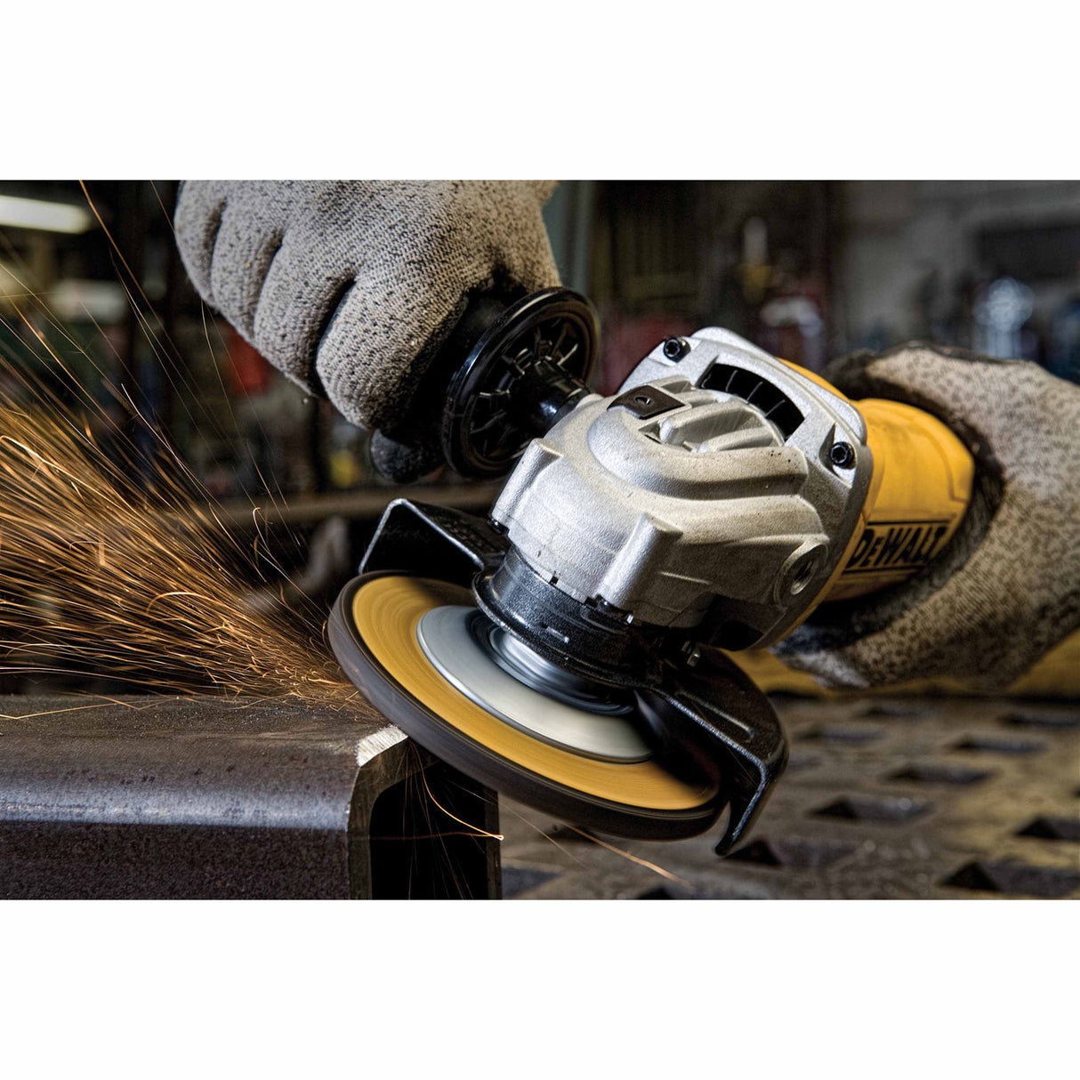 DeWalt DWE402 4-1/2" 11 Amp Angle Grinder - 10