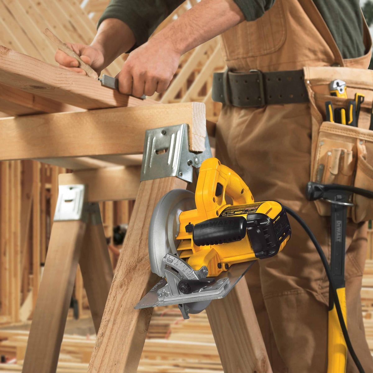 DeWalt DWE575 7-1/4" 15 Amp Lightweight Circular Saw - 13
