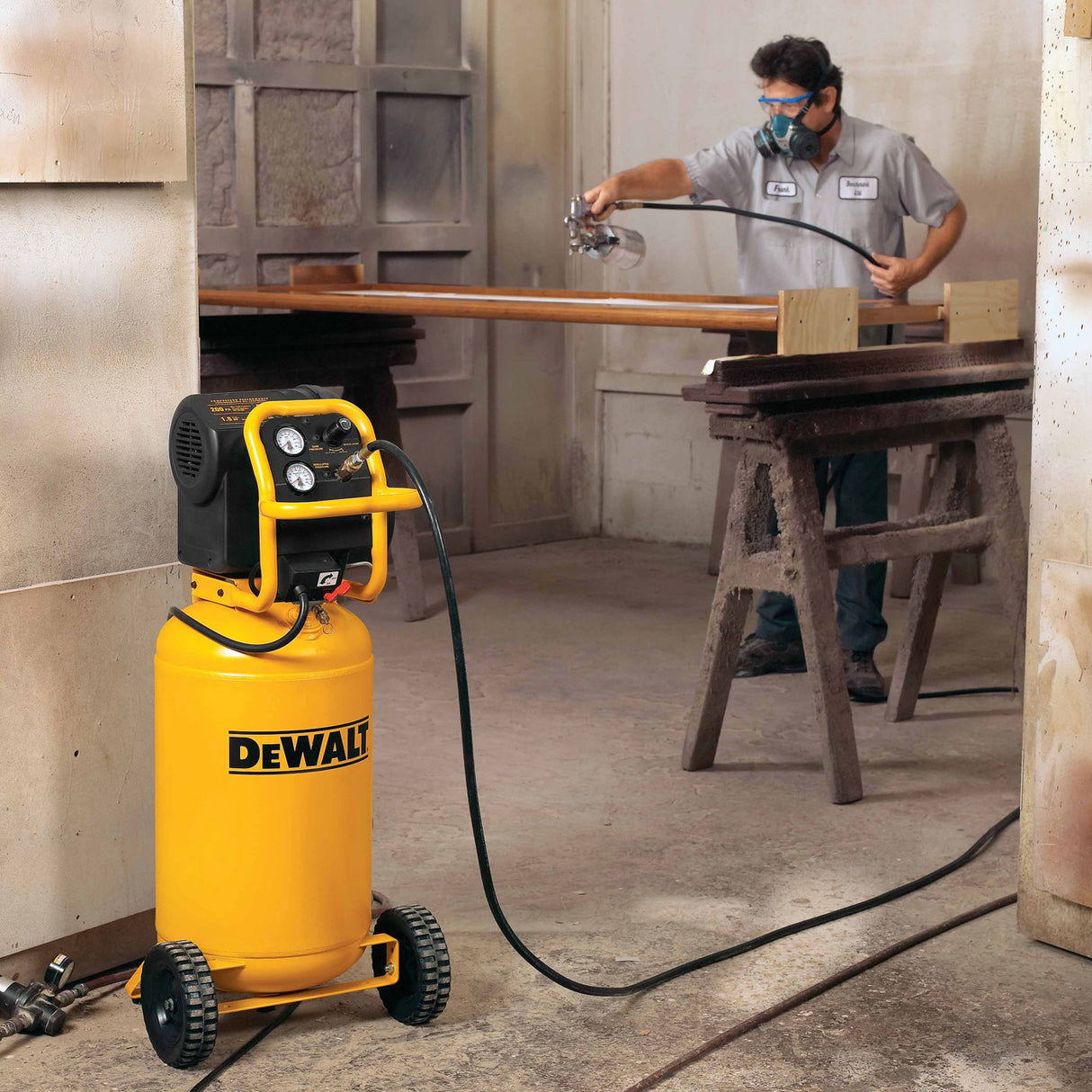 DeWalt D55168 1.6 HP Continuous, 225 PSI, 15 Gallon Workshop Vertical Compressor - 7