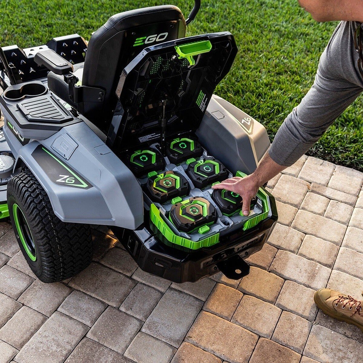 EGO ZT5216L 52 Inch Z6 Zero Turn Riding Lawn Mower Kit (Six 10.0Ah Batteries) - 3