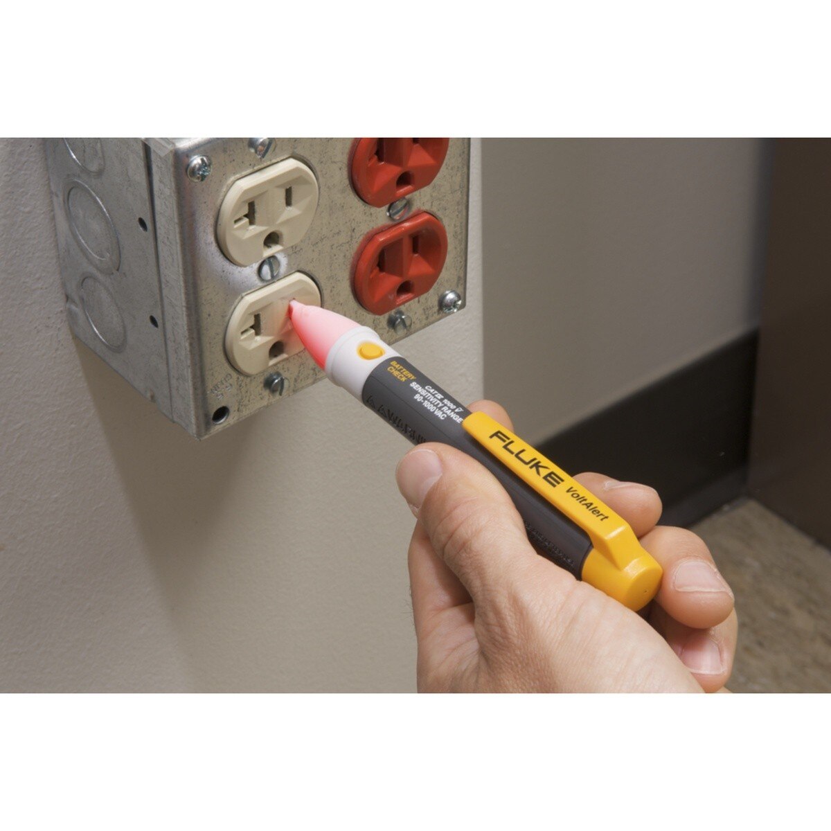 Fluke 6153385 Apprentice Dual-Meter Troubleshooting Kit with Multimeter Clamp Meter and Voltage Detector, 106/302+/1ACII/EIC - 4