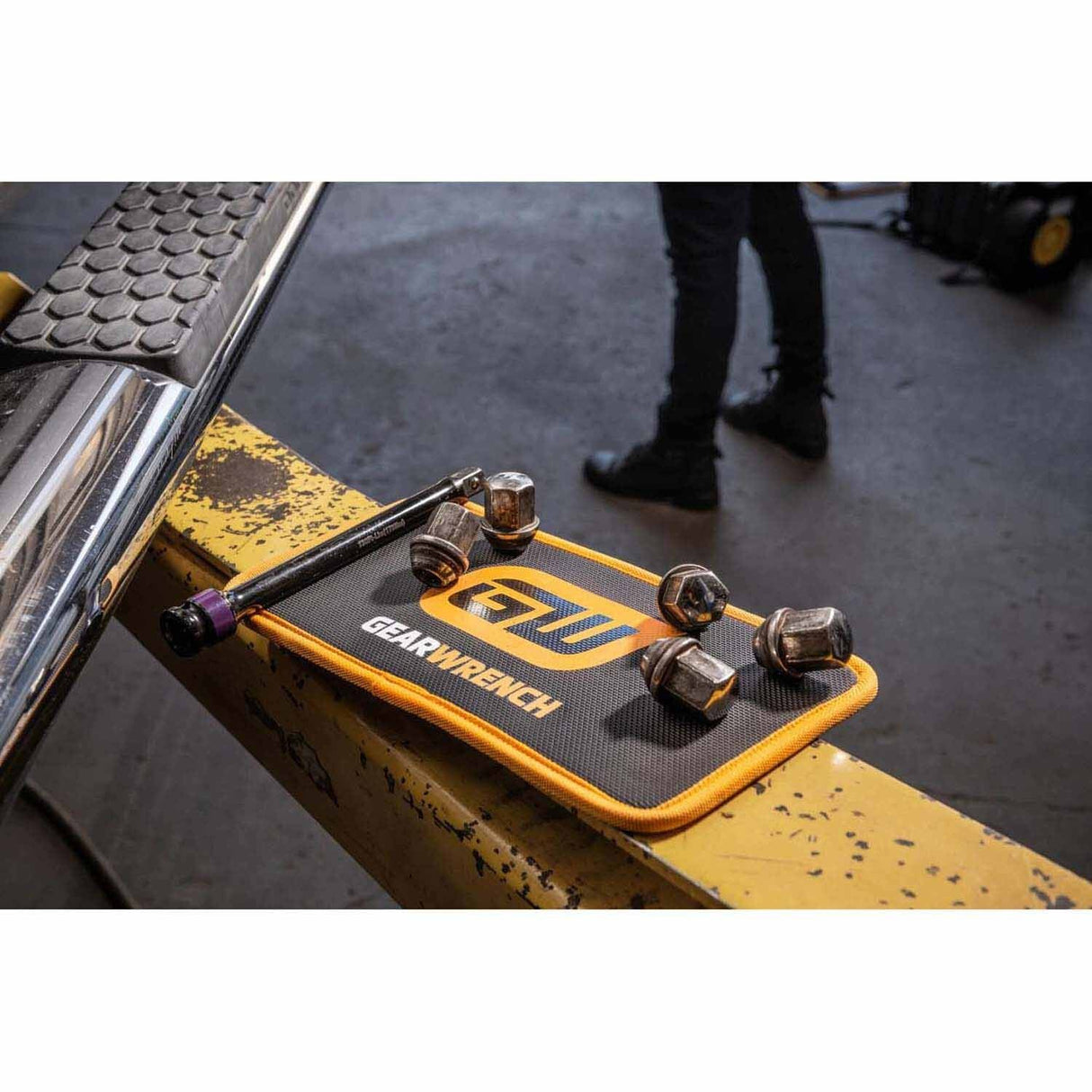 GearWrench GWMAGMAT108 10" X 8" High Strength Magnetic Tool Mat - 4