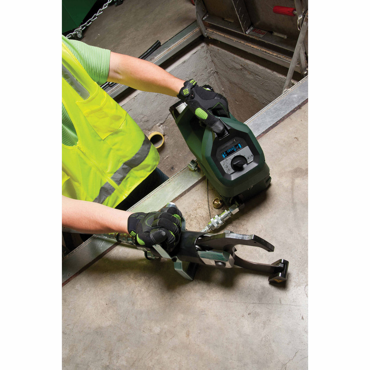 Greenlee SDK105 4" Remote Cable Cutter - 3