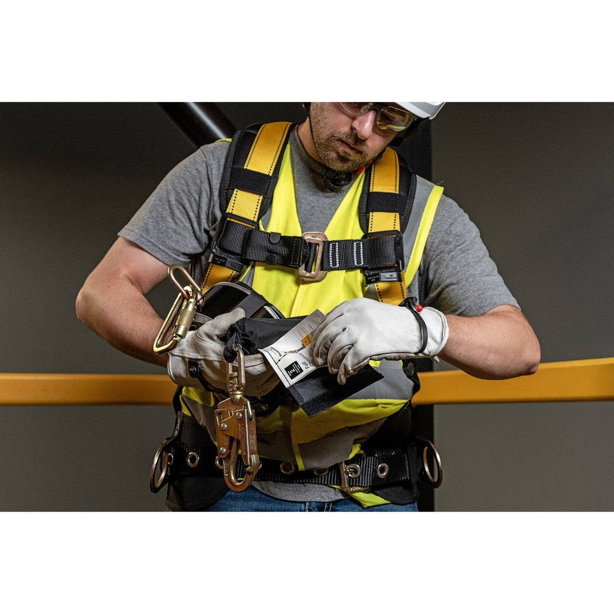 Guardian 10925 30 ft Class 2 Leading Edge Self Retracting Lifeline with Steel Cable and Swivel Top - 5