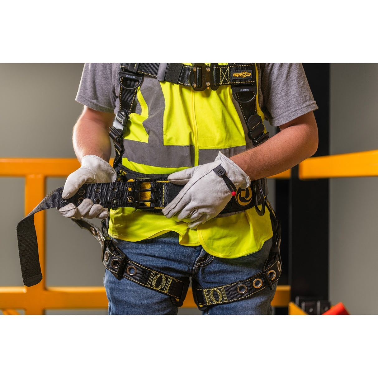Guardian 21030 Full Body Fall Protection Harness with Side D Rings and Waist Pad Size M-L - 5