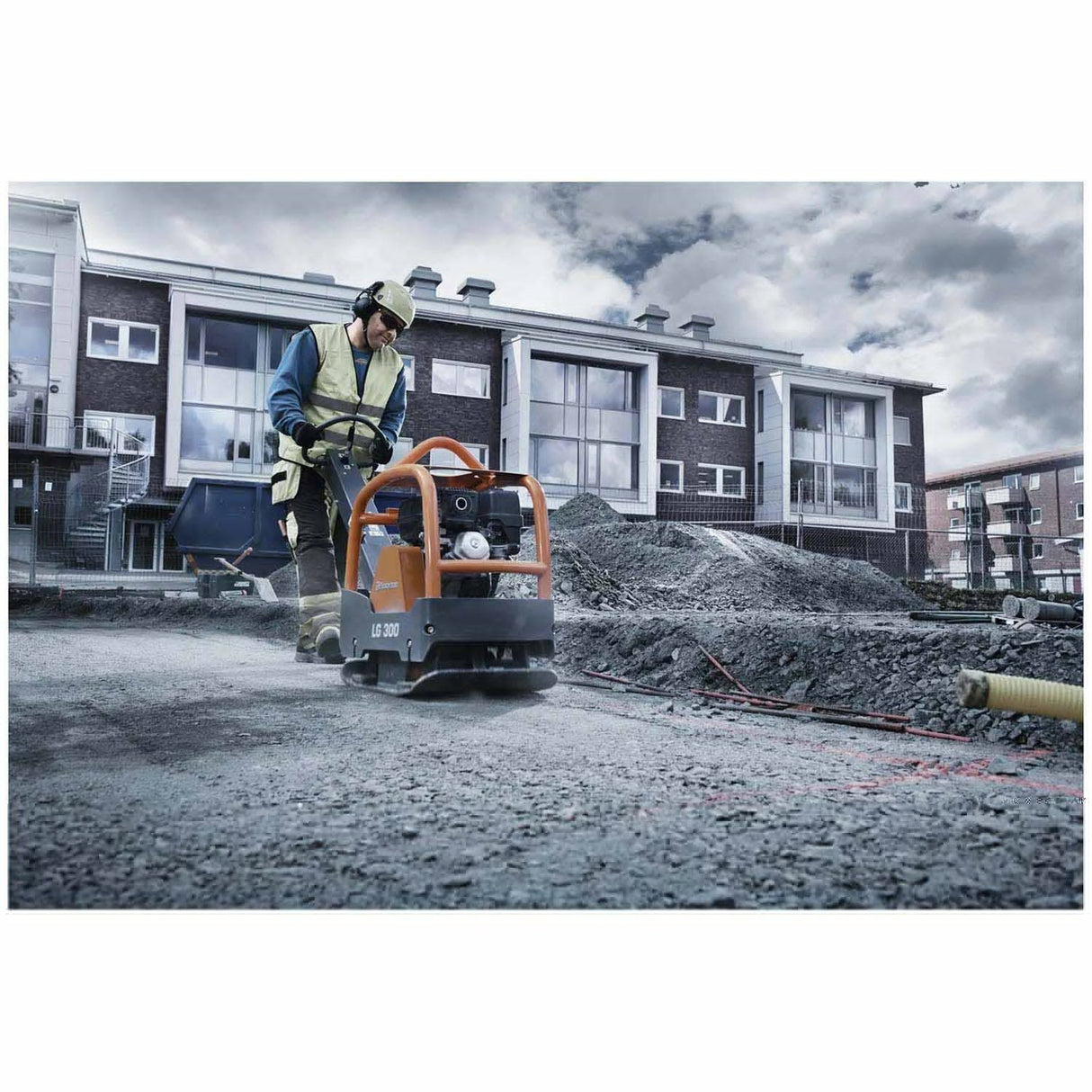 Husqvarna 967855301 LG 300 Reversible Plate Compactor with Honda GX270 Engine, 19.69 in. Plate Width - 4