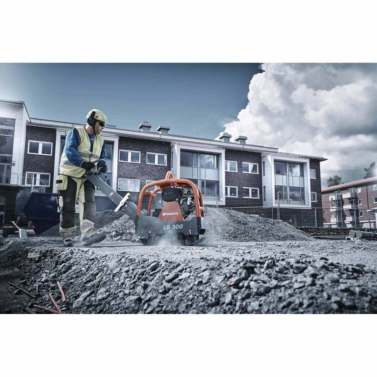 Husqvarna 967855302 LG 300 Reversible Plate Compactor with Honda GX270, 24 in. Plate - 6