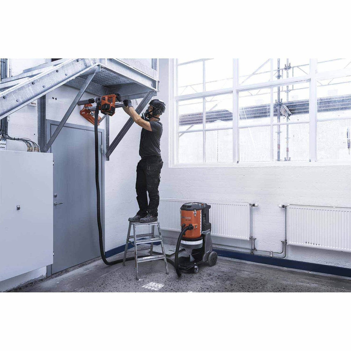 Husqvarna 970493706 DM 540i Core Drill Kit with 2x BLi300 Batteries and QC500 Charger (US) - 10