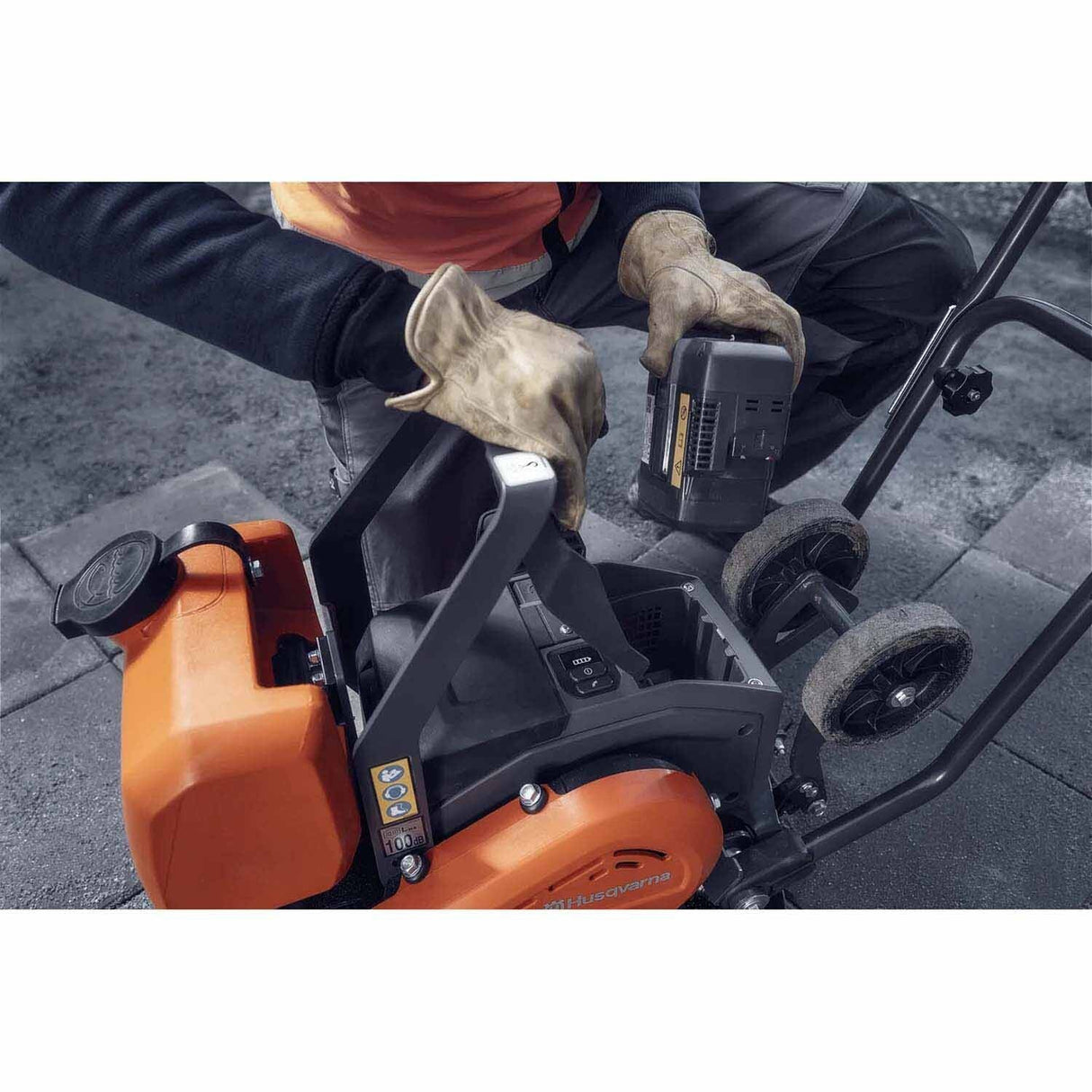 Husqvarna 970516801 LF 60i LAT 350mm Battery-Powered Forward Plate Compactor, 36V (Tool Only) - 9