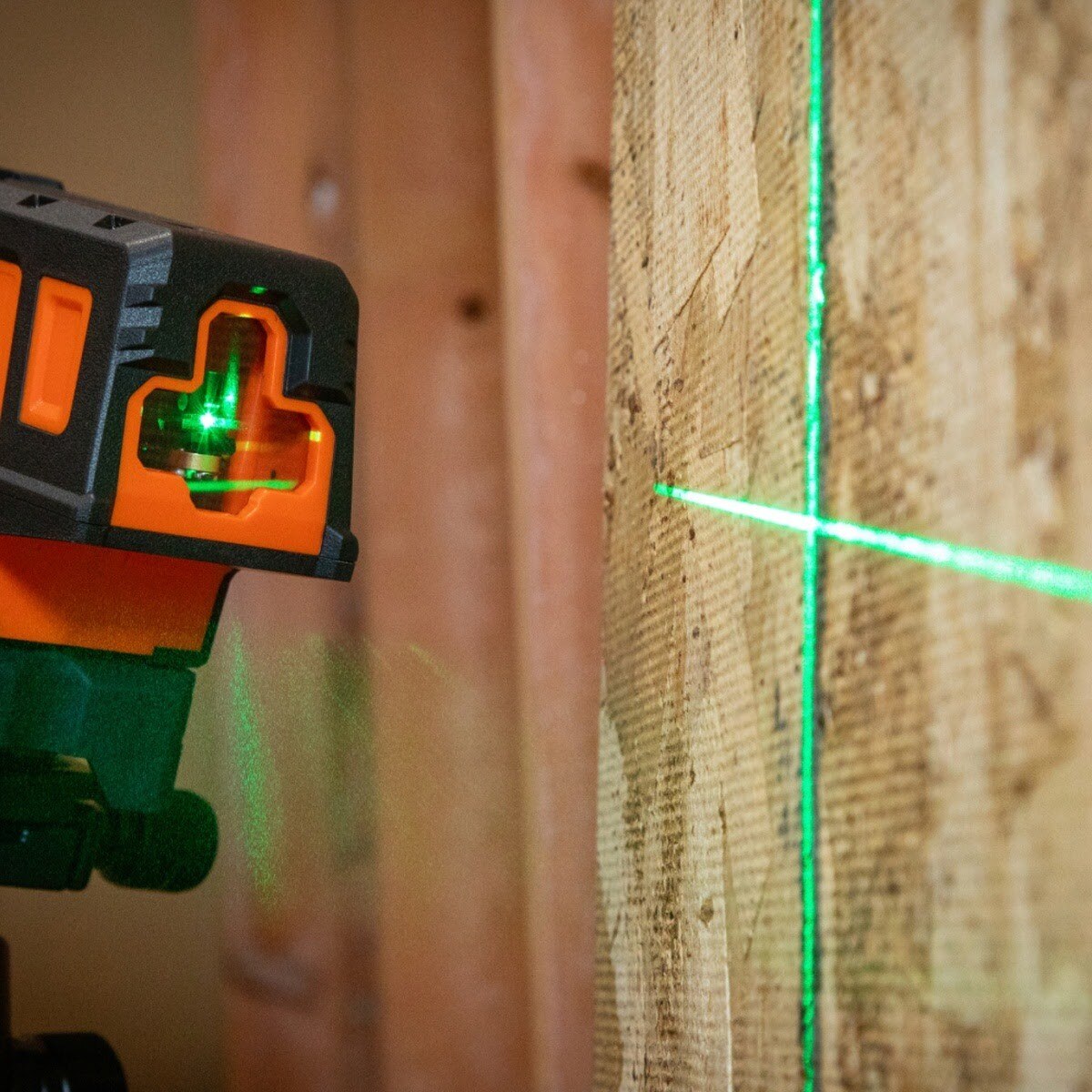 Klein 93MCLPG Compact Green Cross-Line Laser Level with Plumb Spot - 7