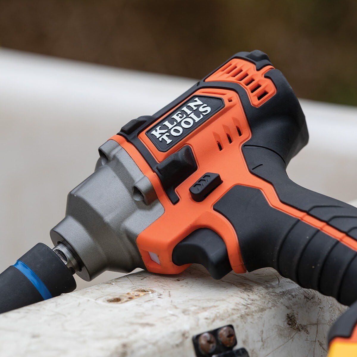 Klein BAT20CW1 Battery-Operated Compact Impact Wrench, 1/2-Inch Detent Pin, Full Kit (2 Batteries) - 8