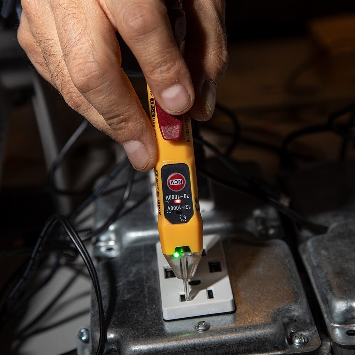 Klein NCVT2PKIT Dual Range NCVT with Receptacle Tester Electrical Test Kit - 7