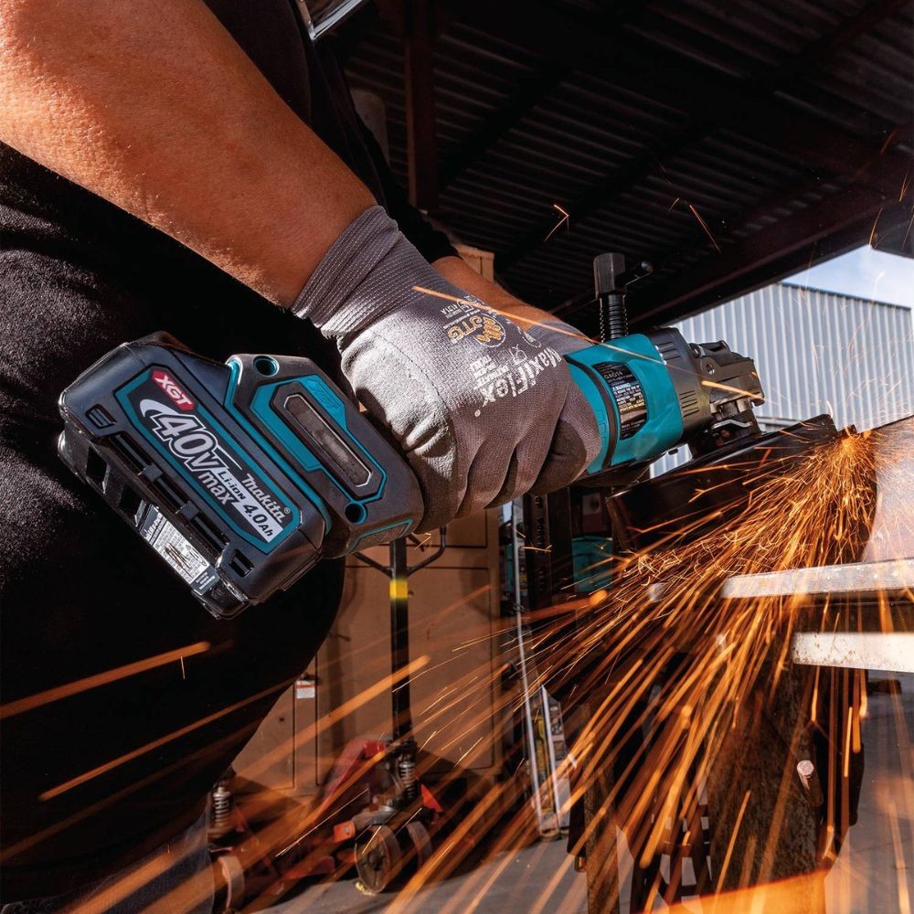 Makita GAG14M1 40V max XGT Brushless Cordless 4-1/2" / 6" Paddle Switch Angle Grinder Kit, with Electric Brake (4.0Ah) - 12