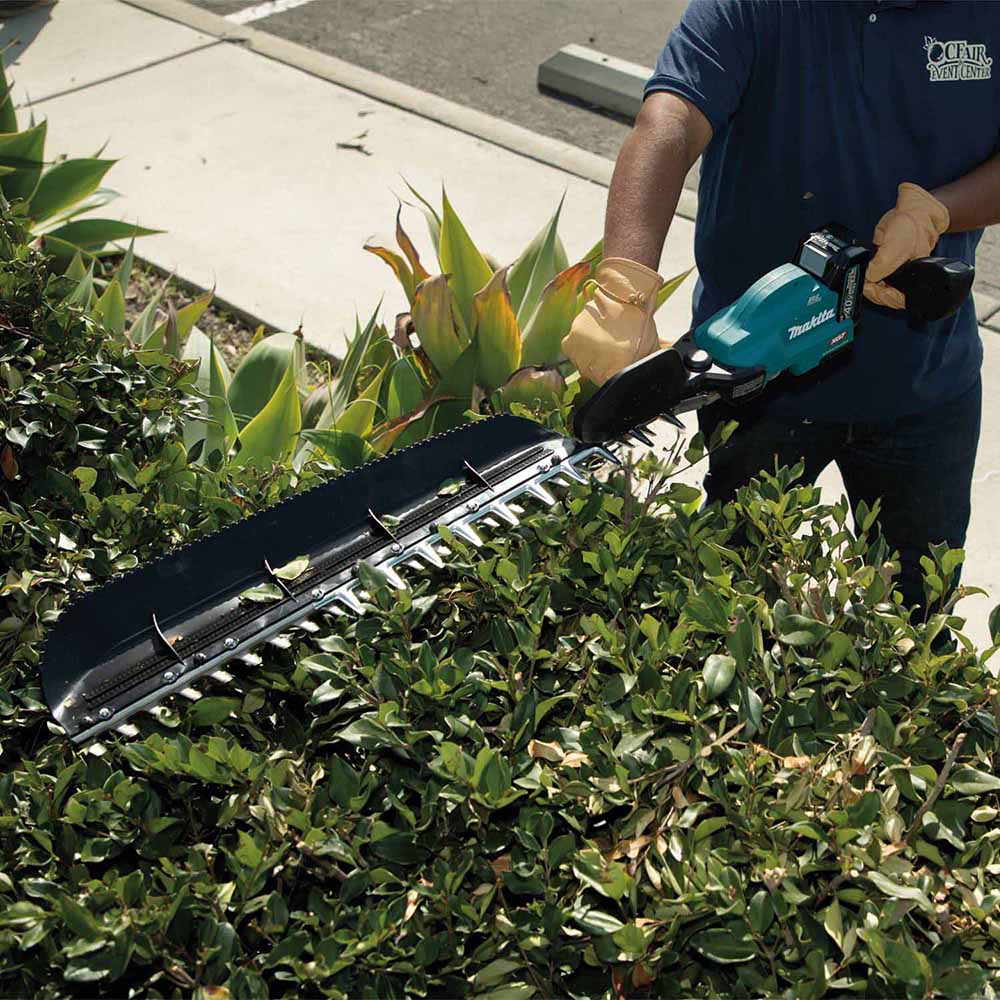 Makita GHU05M1 40V max XGT Brushless Cordless 30" Single-Sided Hedge Trimmer Kit (4.0Ah) - 11