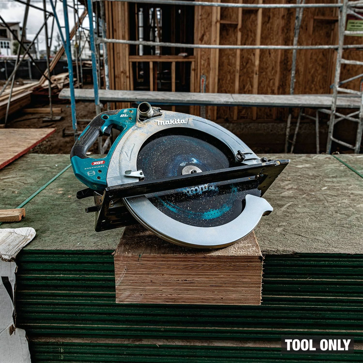 Makita GSH06Z 40V max XGT Brushless Cordless 16-5/16" Circular Saw Tool Only–High-Capacity Cordless - 18