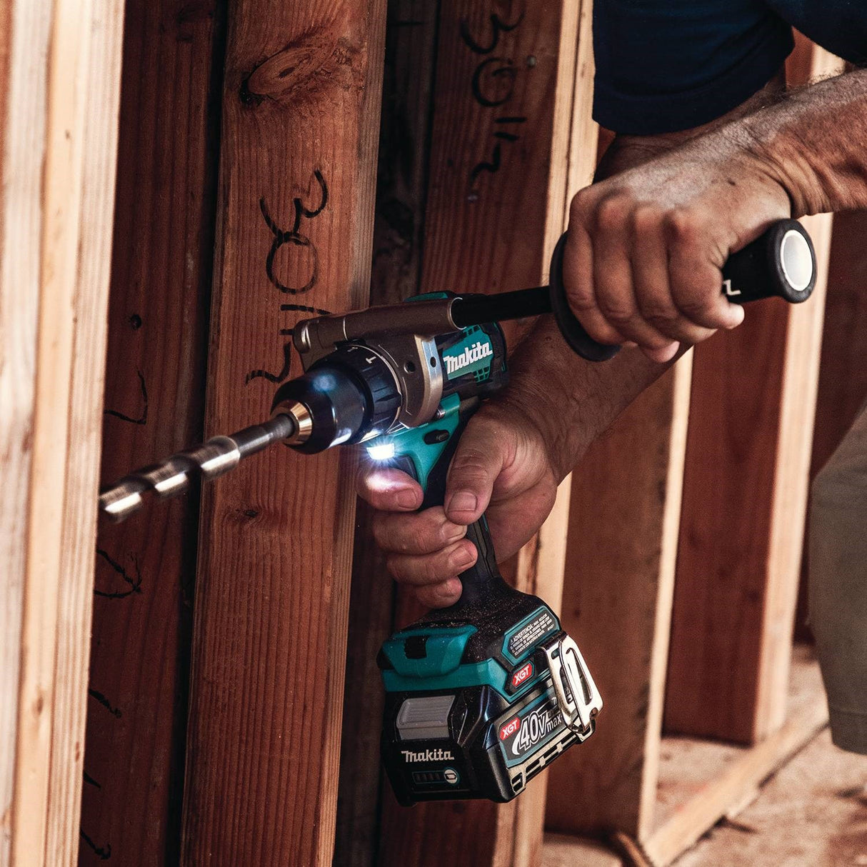 Makita GT200D 40V max XGT® 2-Pc. Combo Kit (2.5Ah) - 21