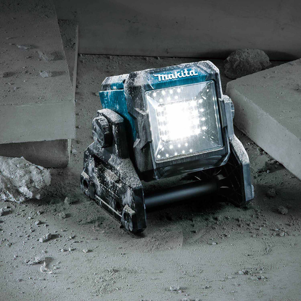 Makita ML003G 40V max XGT® Cordless L.E.D. Work Light, Light Only - 11