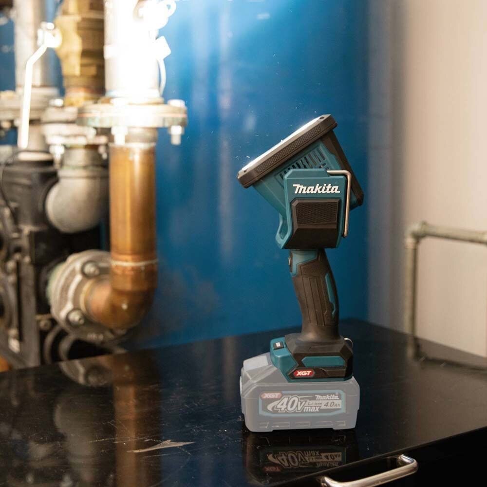 Makita ML007G 40V max XGT Cordless L.E.D. Flashlight / Spotlight (Tool Only) - 9