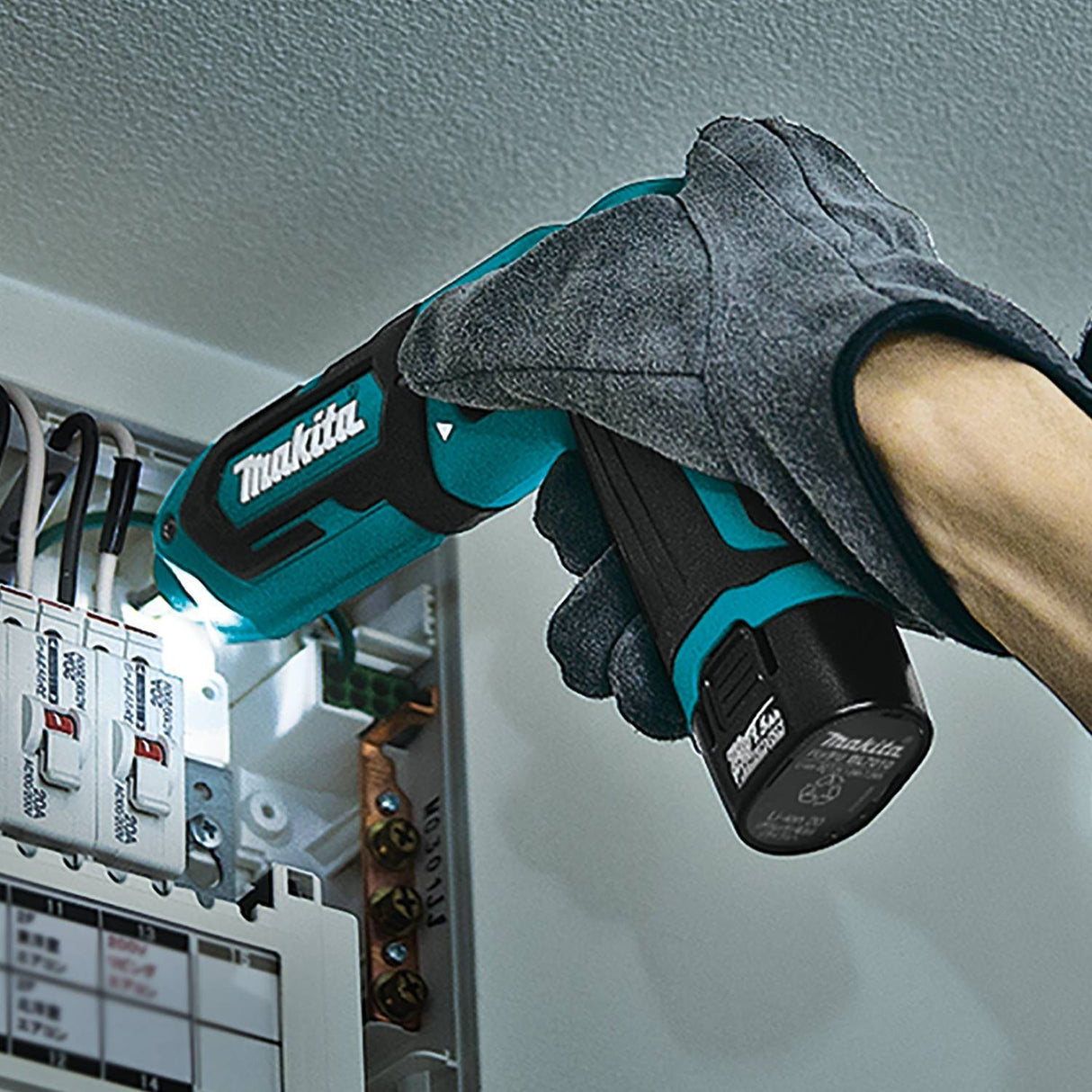 Makita TD022DSE 7.2V Li-Ion Cordless 1/4" Hex Impact Driver Kit - 5