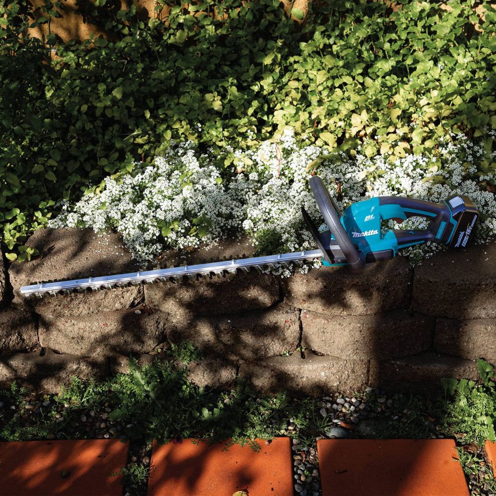 Makita XHU09Z 18V LXT Lithium-Ion Brushless Cordless 24" Hedge Trimmer, Tool Only - 11