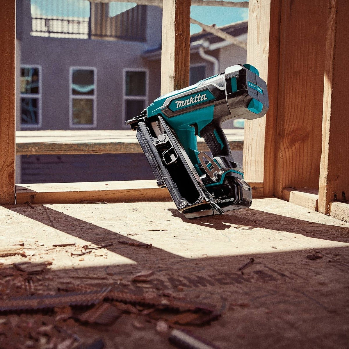 Makita XNB07M1 18V LXT Brushless Cordless 30 Degree Clipped Head 3-1/2 in Framing Nailer Kit (4.0Ah Battery) - 3