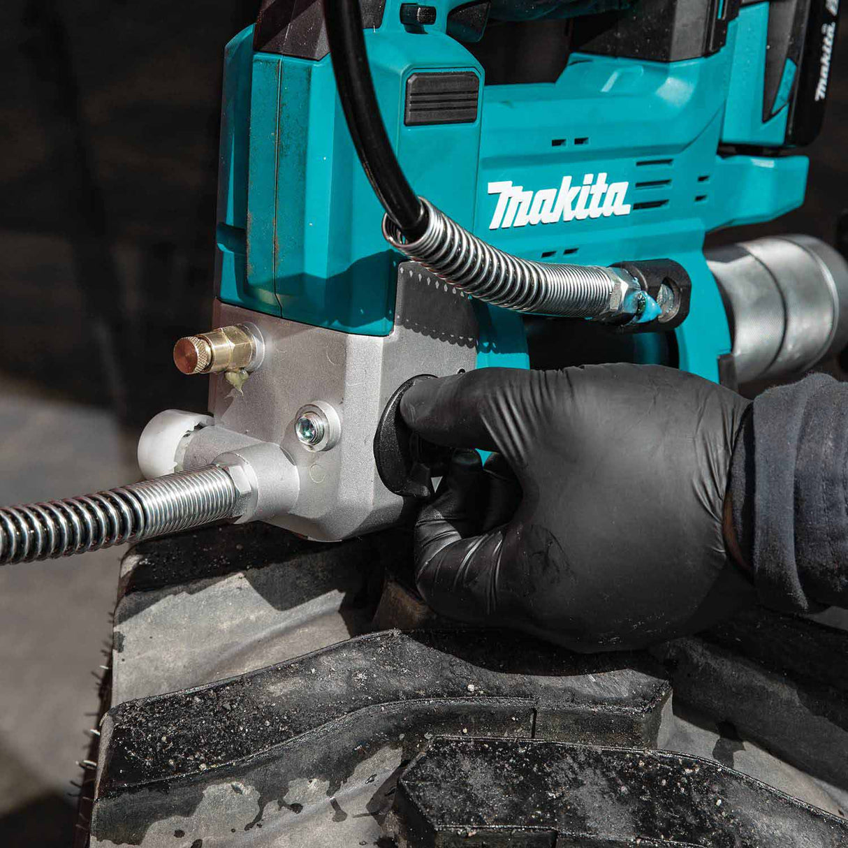 Makita XPG01S1 18V LXT® Lithium-Ion Cordless Grease Gun Kit (3.0Ah) - 5