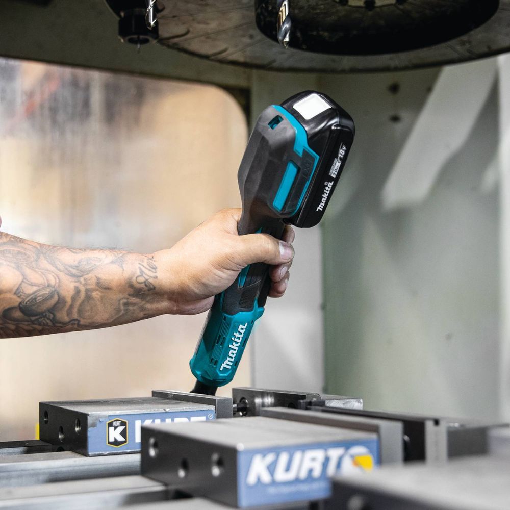 Makita XRW01SR1 18V LXT Lithium-Ion Cordless 3/8" / 1/4" Sq. Drive Ratchet Kit, interchangeable anvils, var. spd., L.E.D. Light, bag, with one battery (2.0Ah) - 16