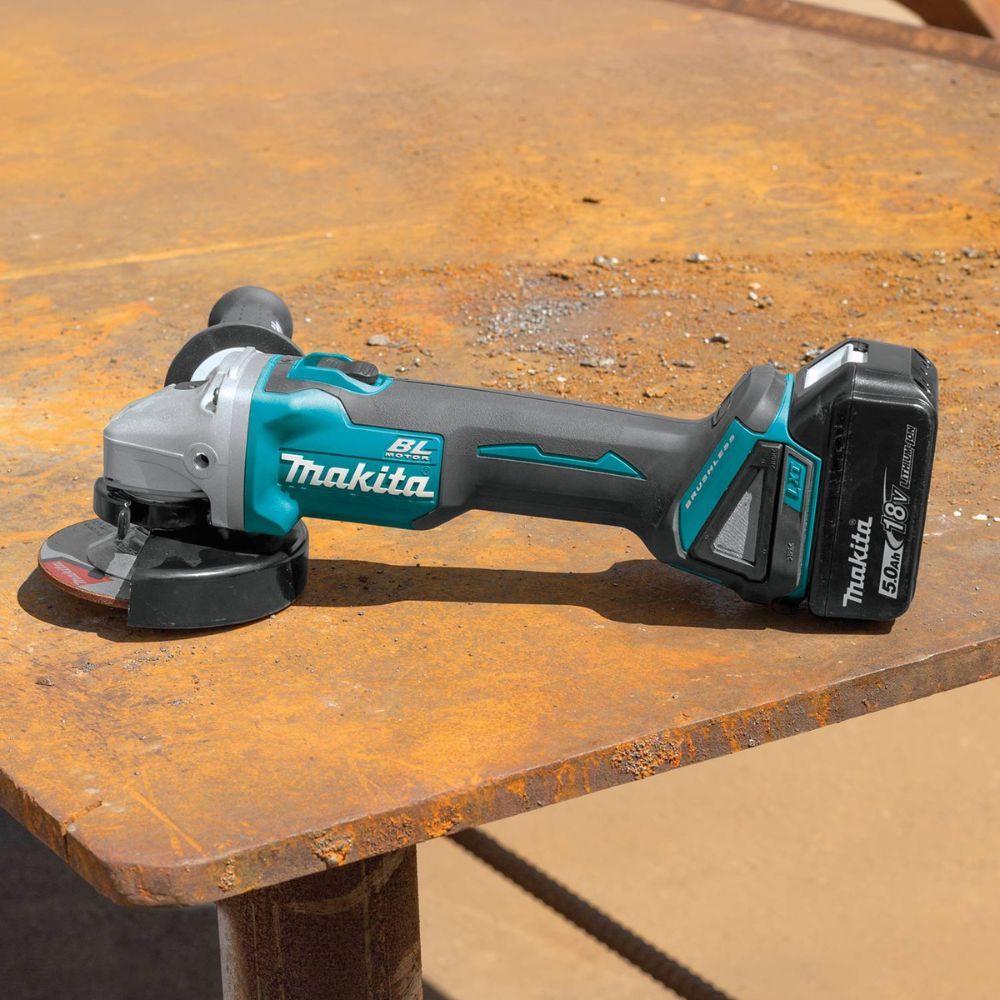 Makita XT707PT 18V LXT Lithium-Ion Brushless Cordless 7 Pc. Combo Kit, XPH14Z, XDT14Z, XRJ05Z, XSH03Z, XAG04Z, XRM06B, DML815, dual port charger, bag (5.0Ah) - 32