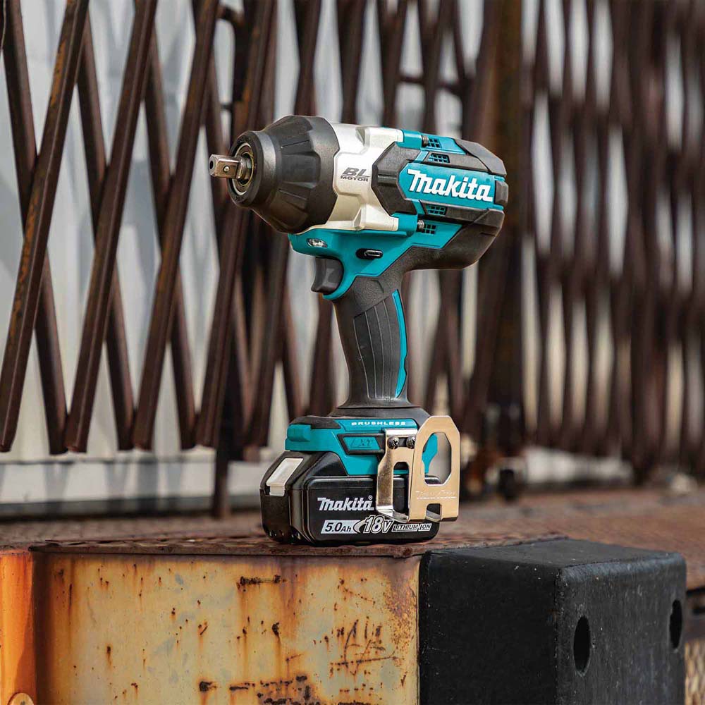 Makita XWT19T 18V LXT Lithium-Ion Brushless Cordless 3-Speed 1/2" Sq. Drive Impact Wrench Kit w/ Detent Anvil (5.0Ah) - 17